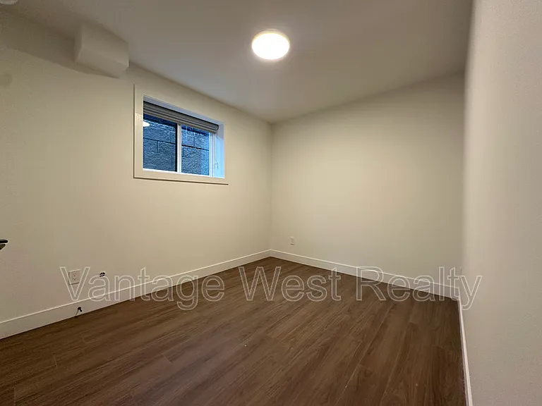 3757B Astoria Dr — Photo 8