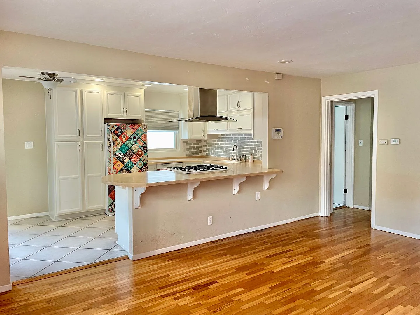 Gorgeous home in a hidden valley with extra room for office or guest bedroom — Photo 3