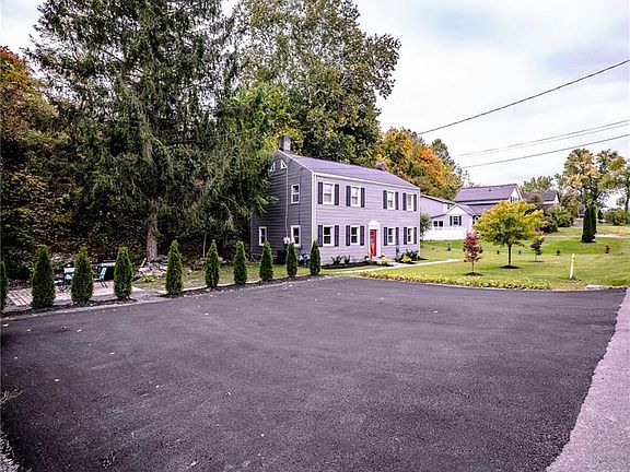 4th image of 4675 North St
