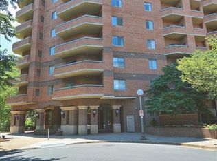 1050 N Stuart St APT 800, Arlington, VA 22201