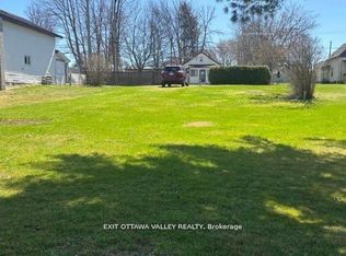 1105 Bronx St, Pembroke, ON K8A 6G8