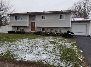 2 Lodge Pl, West Babylon, NY 11704