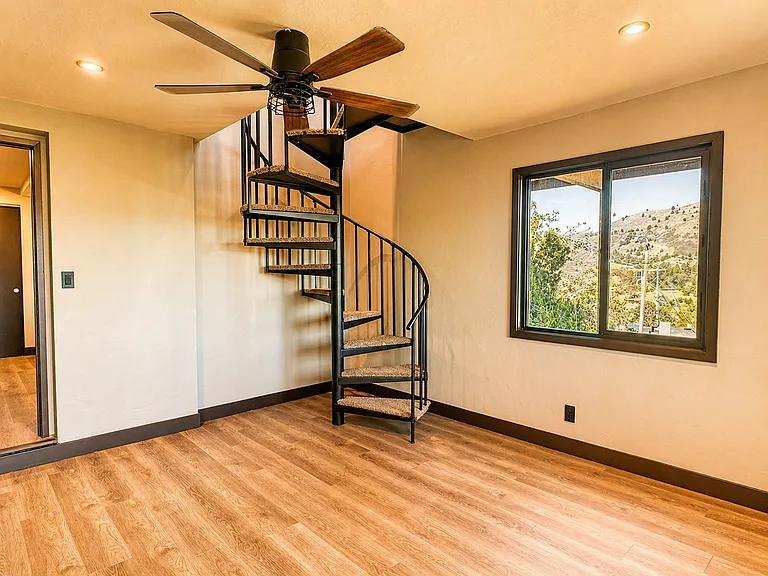 51 Lakeair Dr — Photo 13