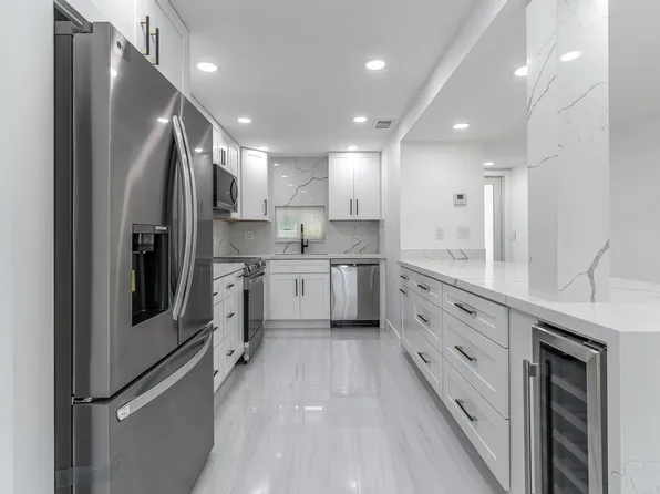 9811 N Hollybrook Lake Drive #308, Pembroke Pines, FL 33025