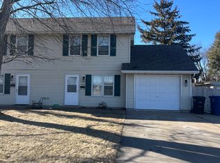 1425 Rainbow Dr, Oshkosh, WI 54902