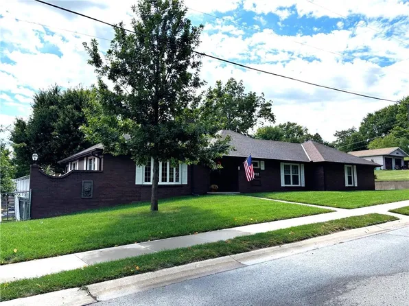 912 Mansfield Rd, Saint Joseph, MO 64504
