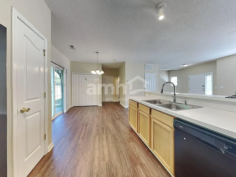 720 Waterbrook Ln — Photo 4