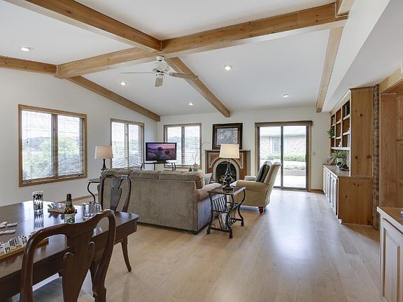 5th image of 220 Holly Ln N