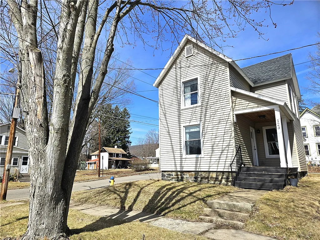 123 Sterling St photo 1