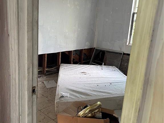 5th image of 1826 N Roman St