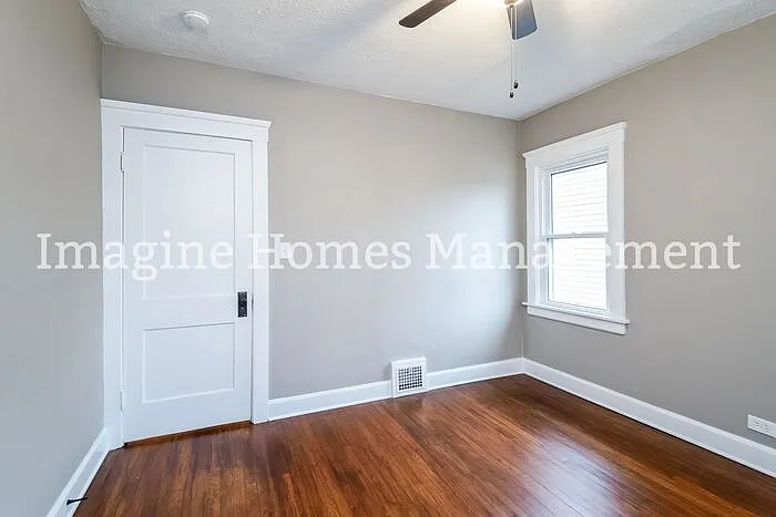 2178 Glenbury Ave — Photo 10