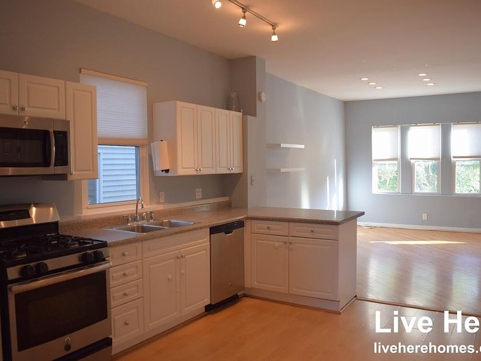 1st image of 1528 W Diversey Pkwy #3