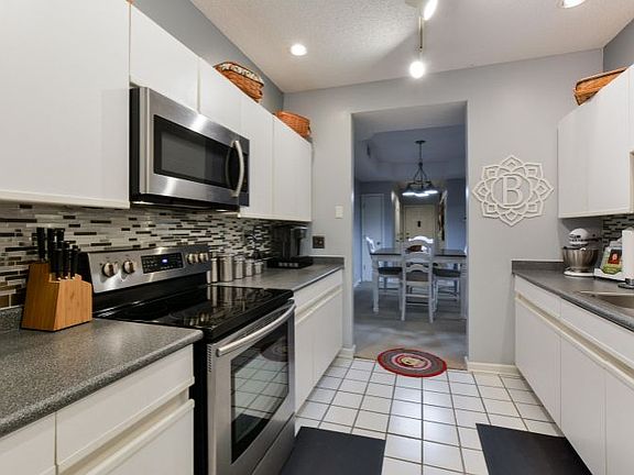 5th image of 280 Woodland Dr W Unit 1 D 1