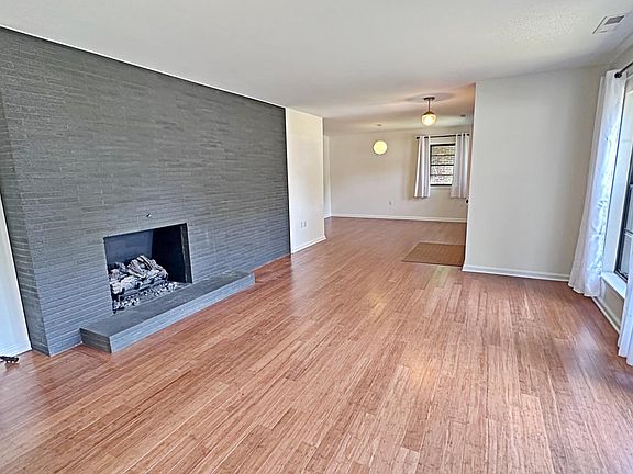 2nd image of 413 Glenburn Ave