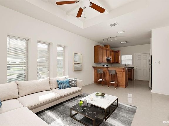 5th image of 2705 E Franklin Ave