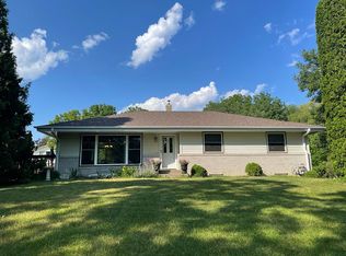 21990 Bracketts Rd, Shorewood, MN 55331