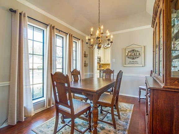 5th image of 2404 Woodfield Way
