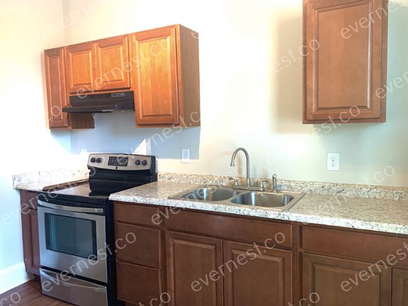 2nd image of 1901 Fairmount Ave Unit B