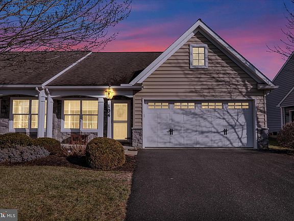 3rd image of 104 Goldenfield Dr