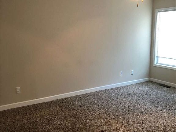 5th image of 705 Village Creek Dr APT B