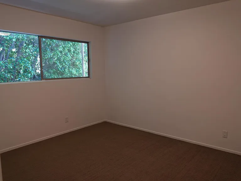 546 N Flores St #6 — Photo 38