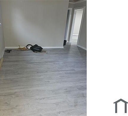 4th image of 1044 S Franklin St #A