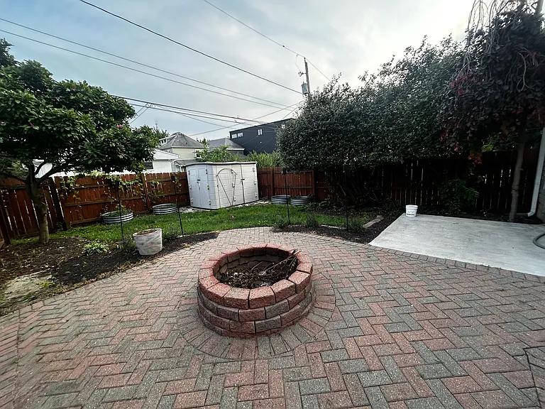 553 Bradley St — Photo 29