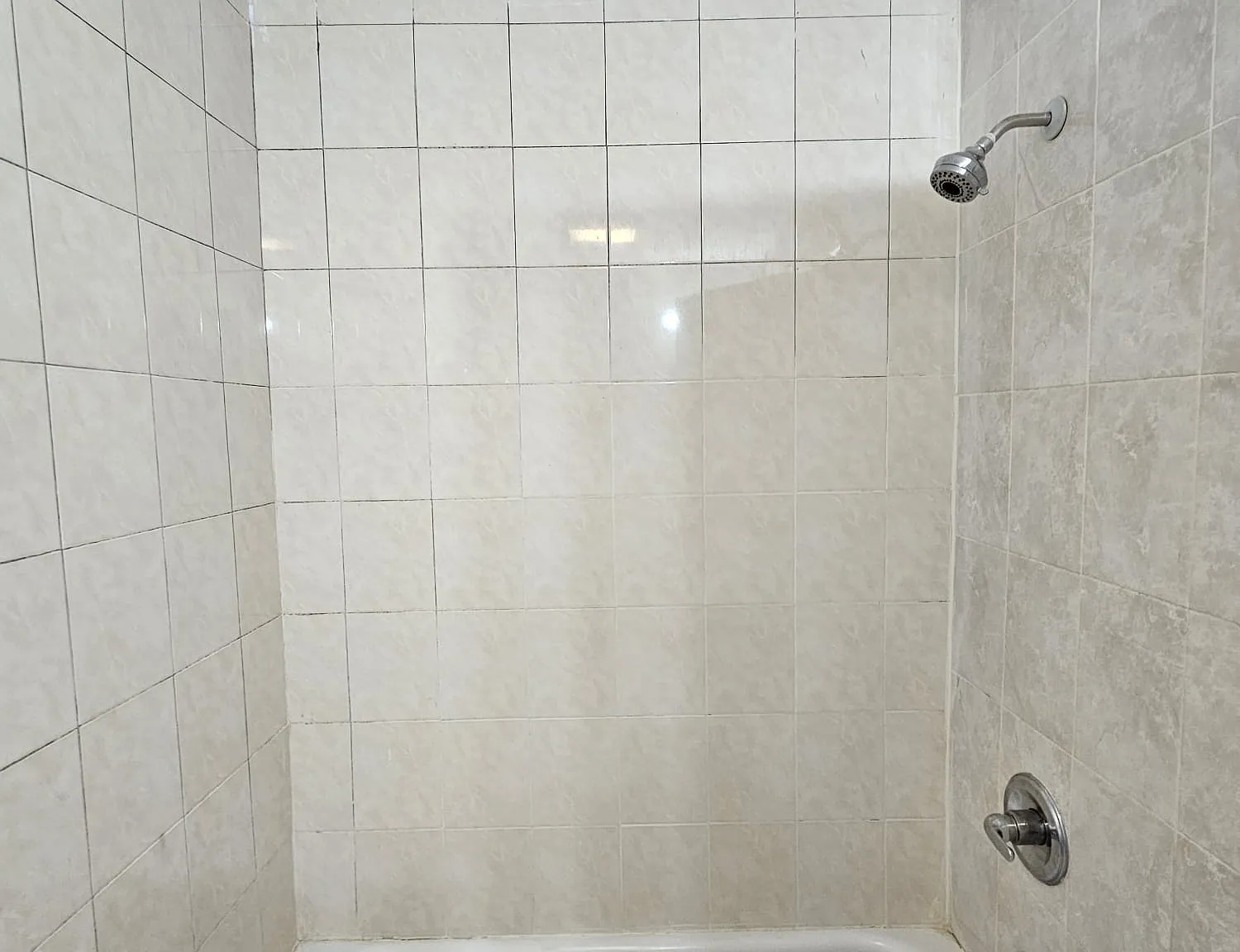 3 bed, 1000 sqft, $2,395 — Photo 2