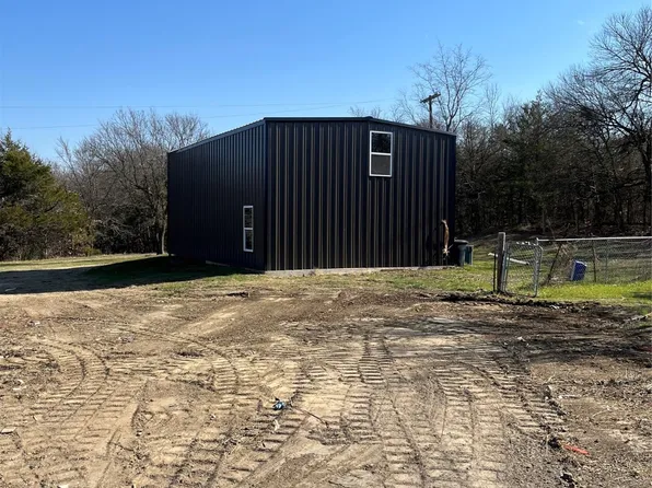 828 W McFarland St, Bells, TX 75414