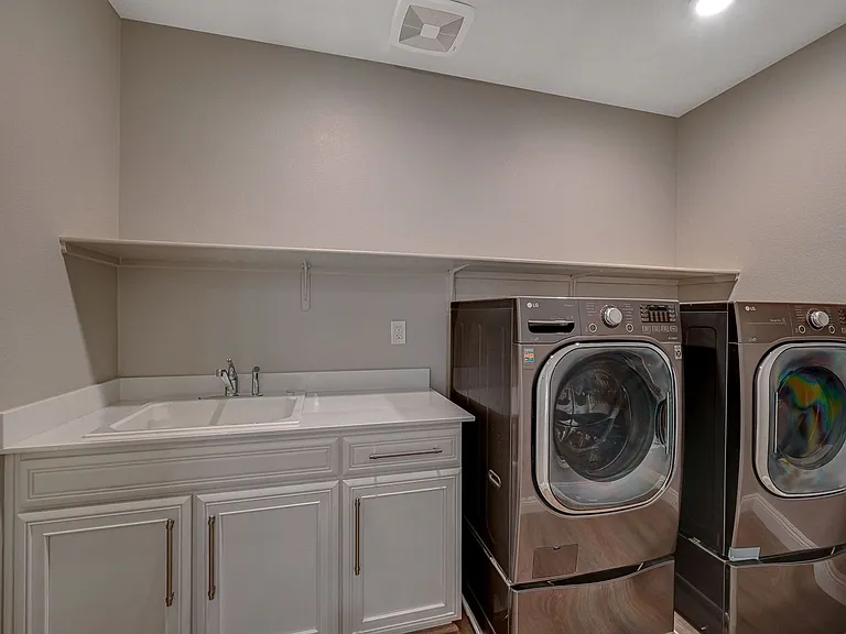 9129 Las Manaitas Ave #302 — Photo 24