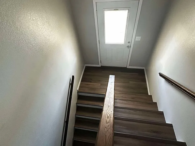 22615 Richmond Ln — Photo 11