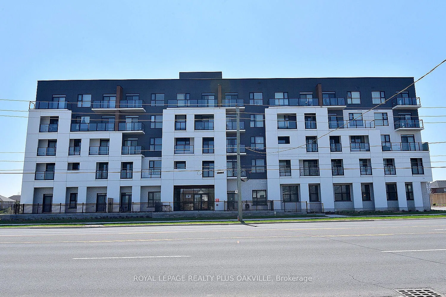 Peak Condominiums — Photo 3