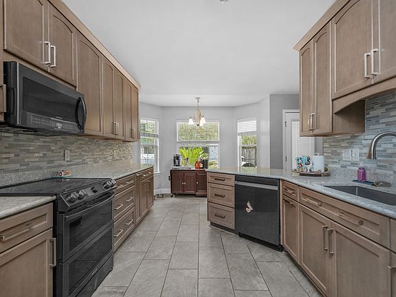 4th image of 7017 Brighton Oaks Blvd