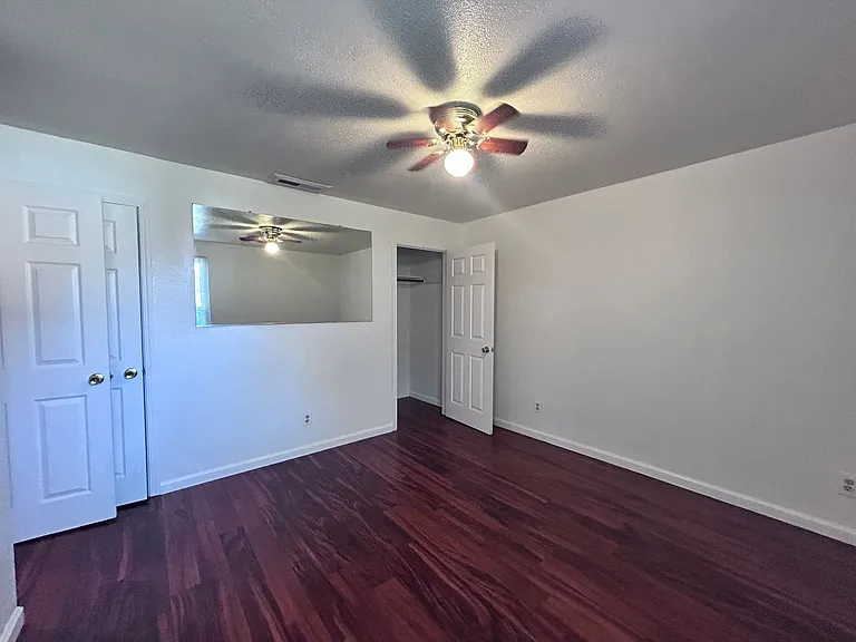 441 Haggin Ave — Photo 8