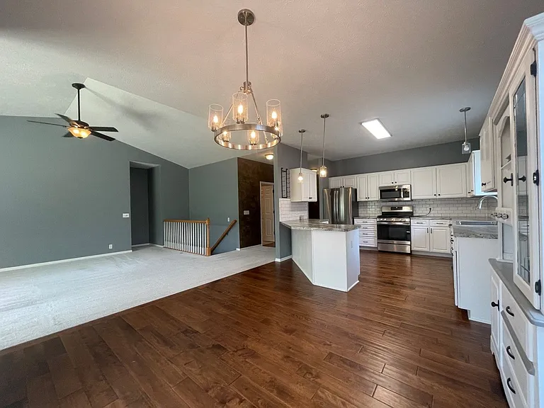 1007 Timberline Dr — Photo 2