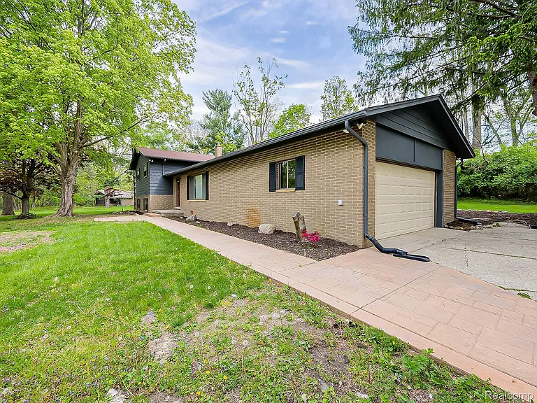 7580 Thornwood St — Photo 10