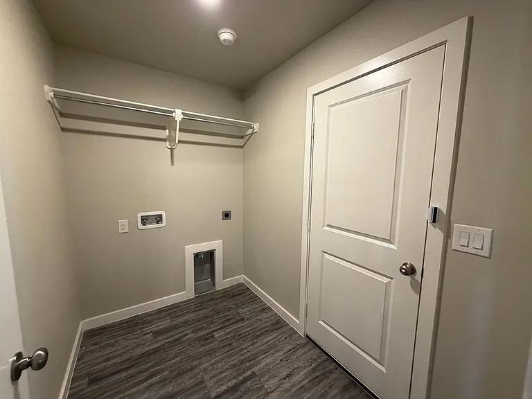 3215 Volney Ave — Photo 13