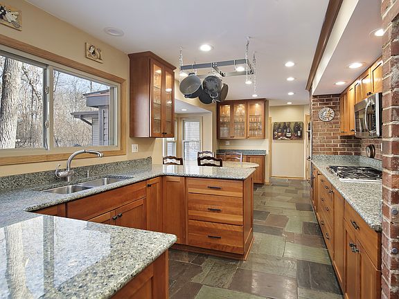5th image of 2730 Edgewood Ln
