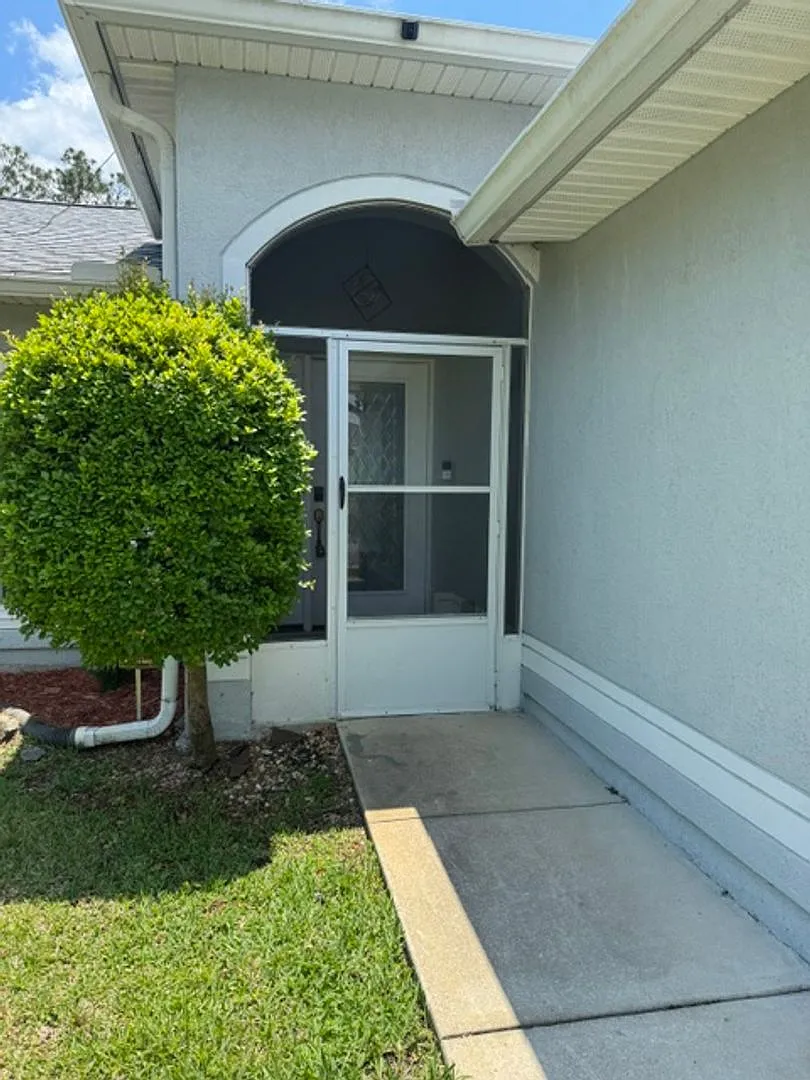 Beautiful, open concept, split plan, 3-bedroom, 2 bath, 2 car garage with screened in patio home. — Photo 2