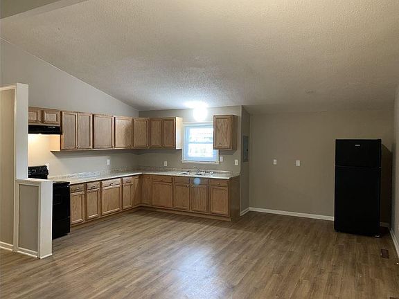 4th image of 846 Miriam Dr W