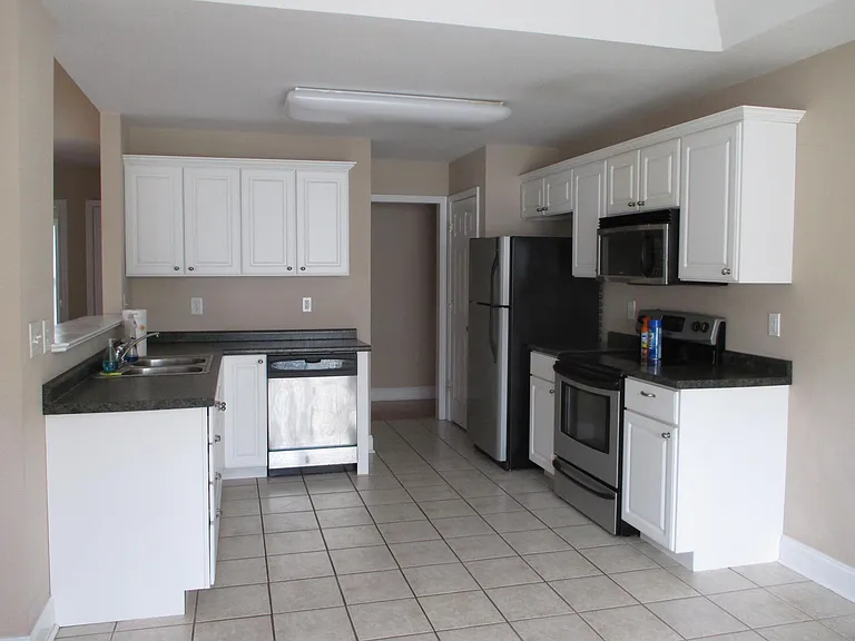 4 Larchmont Ln — Photo 3
