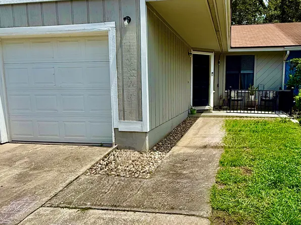 1369 Ellis Trace Dr W, Jacksonville, FL 32205