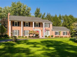 12 Huntington Brk, Rochester, NY 14625