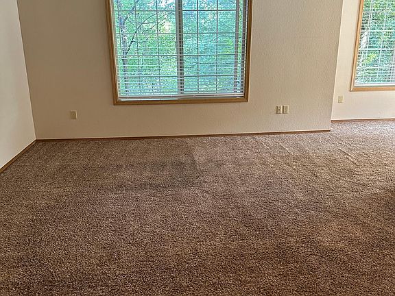 4th image of 1105 Creekwood Ct SE #B