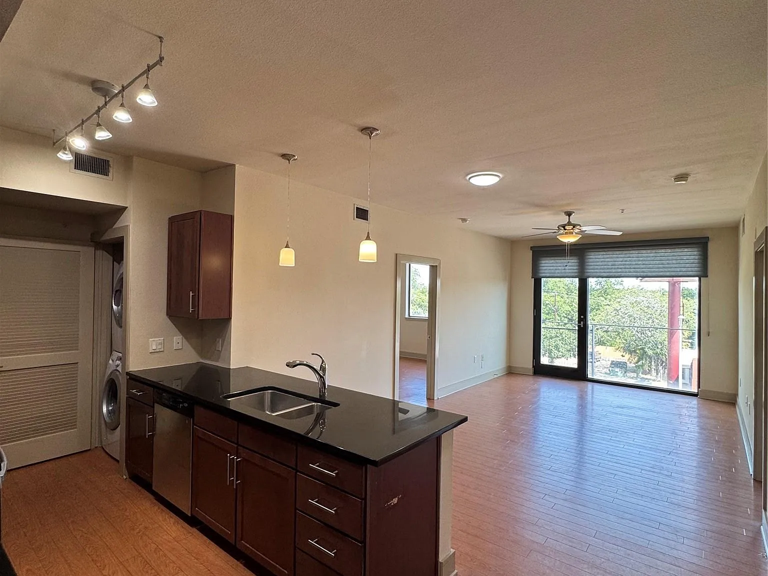 2 bed, 2.0 bath, 1053 sqft, $2,295 — Photo 3