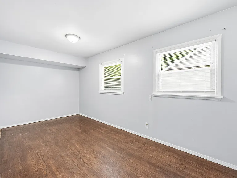 10519 Renfrew Dr — Photo 40