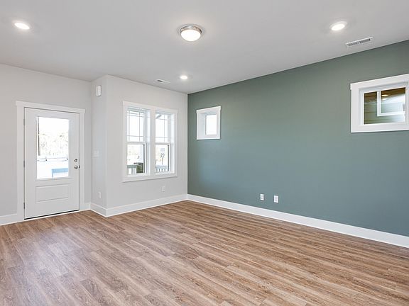 4th image of 144 Weavers Grove Dr
