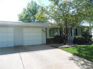 917 Parma Dr, Ballwin, MO 63021
