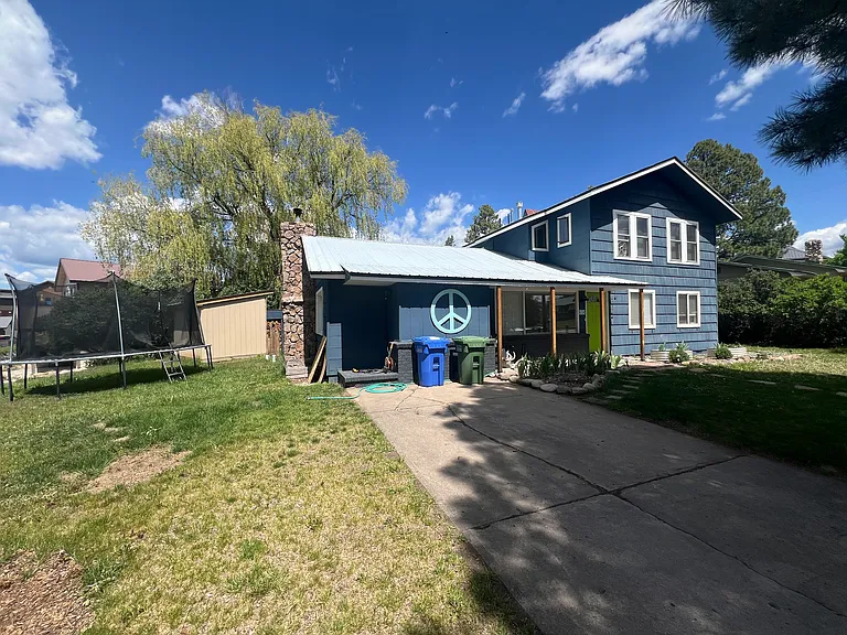 305 Mesa Dr — Photo 2