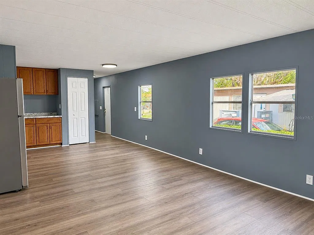 2 bed, 2.0 bath, 784 sqft, $1,300 — Photo 2